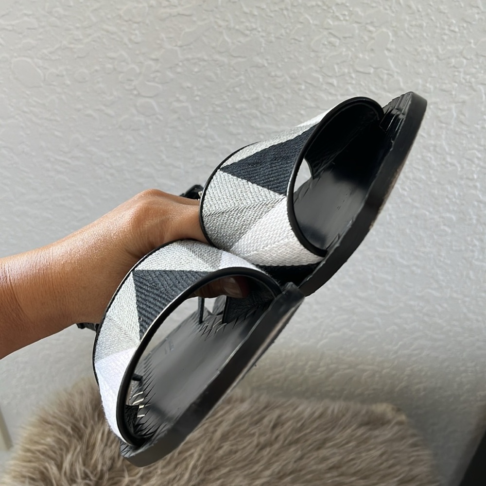 Flat Bottega Veneta Sandals - Picture 8 of 14